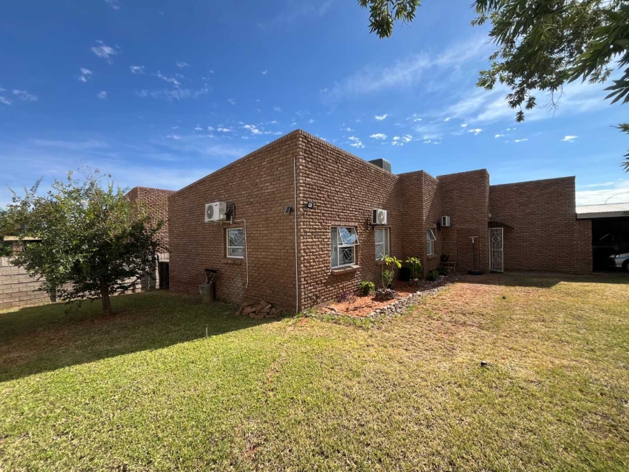 4 Bedroom Property for Sale in Keidebees Northern Cape